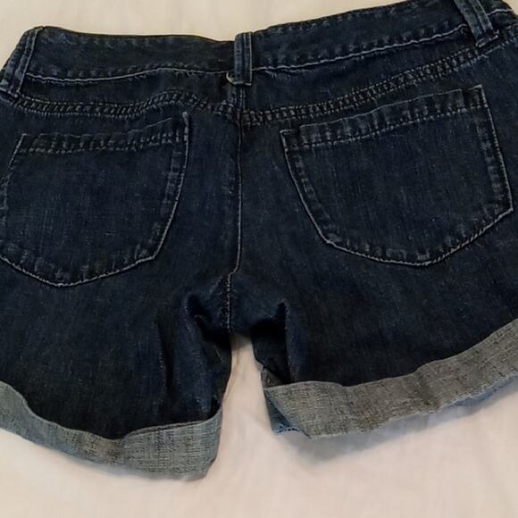 Old Navy Women's Size 6 Blue Jean Shorts with Cuffed Hem. Athleisure, Summer - Picture 4 of 7